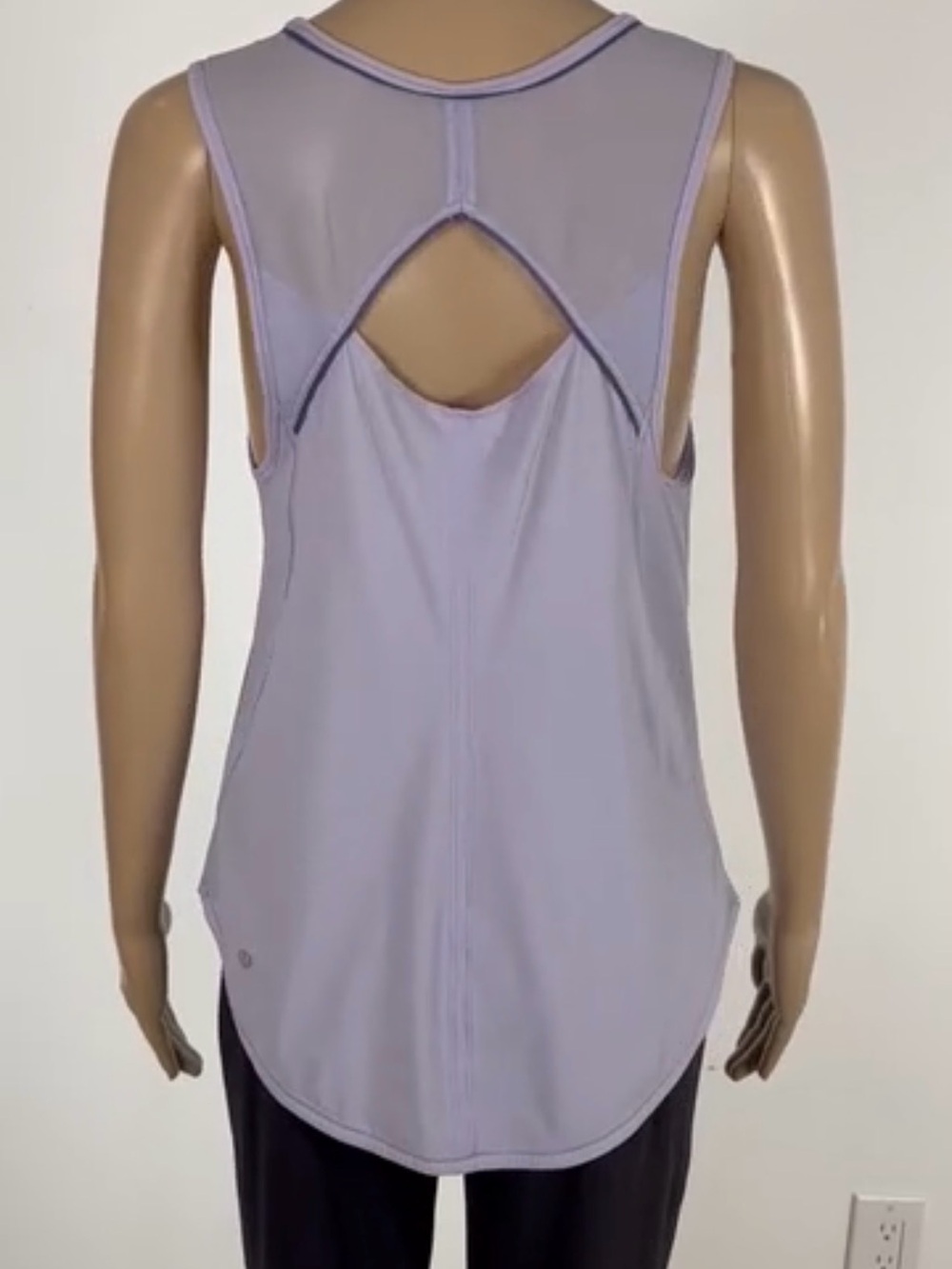 Mesh & Stretch LULULEMON 2 Tone Lavender Sculpt Tank. Video